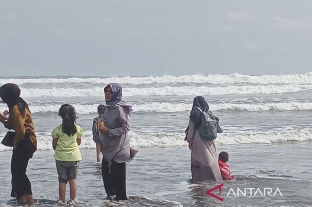 Wisatawan pantai selatan DIY-Jabar perlu waspadai pasang&nbsp;air