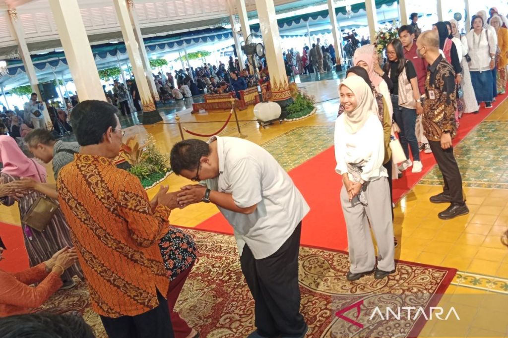 Ribuan warga hadiri “open house” Sri Sultan HB X di Kepatihan&nbsp;Yogyakarta