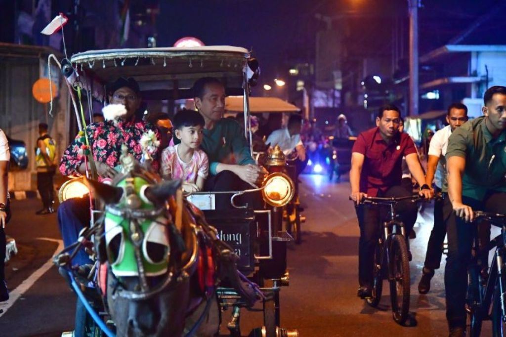 Jokowi mengajak cucu naiki andong keliling Malioboro Yogyakarta