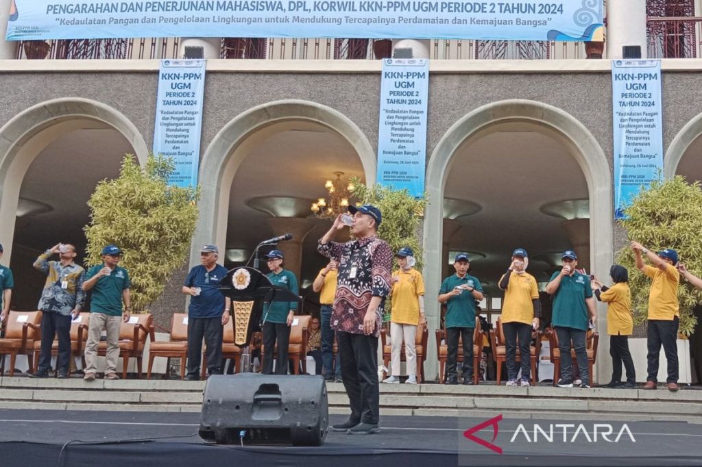 Fapet UGM memecahkan rekor MURI pembagian susu&nbsp;terbanyak