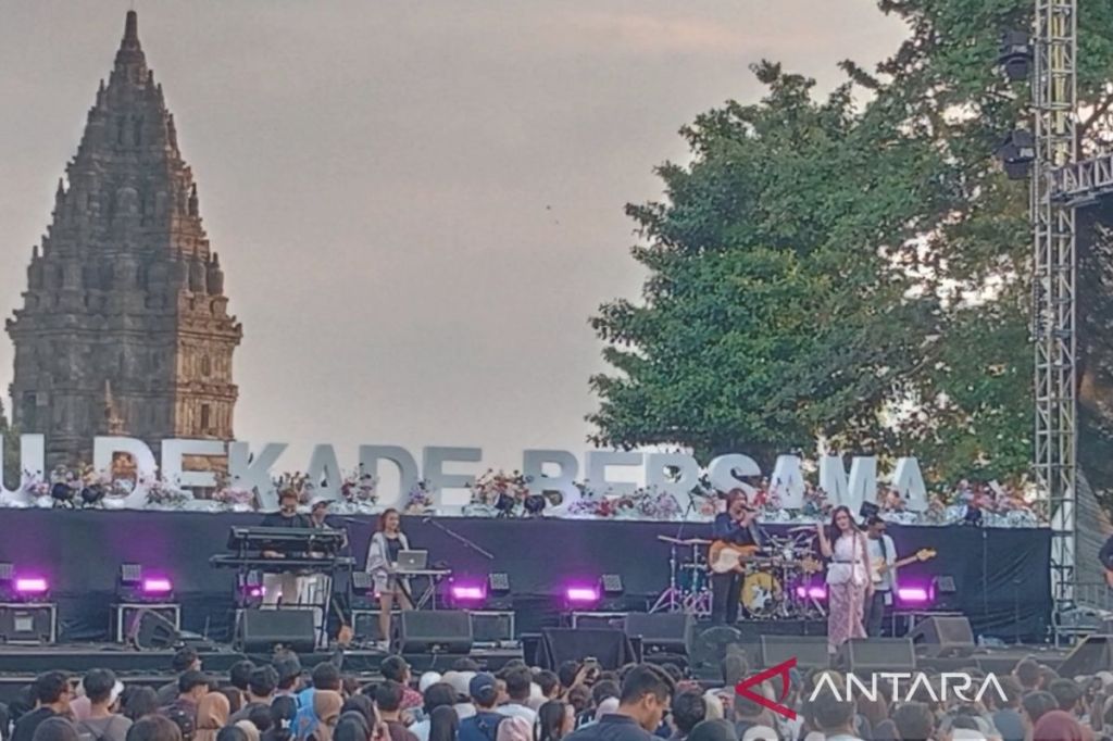 Jikustik mewarnai Prambanan Jazz 2024 dengan lagu-lagu era&nbsp;2000-an