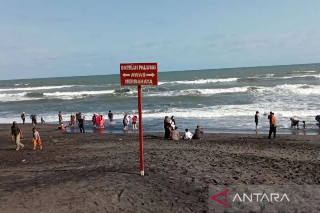 BPBD DIY mengimbau wisatawan waspadai palung di pantai&nbsp;selatan
