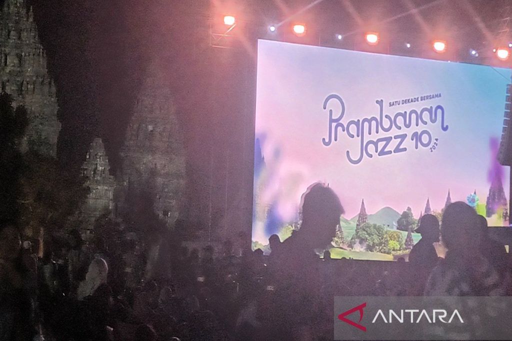 Tulus membawa puluhan ribu penonton Prambanan Jazz Festival&nbsp;bergoyang