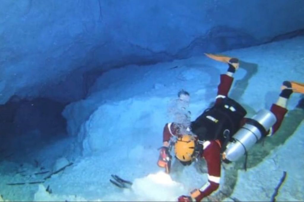 Tim ekspedisi UGM mengeksplorasi gua-gua karst tersembunyi di&nbsp;Banggai